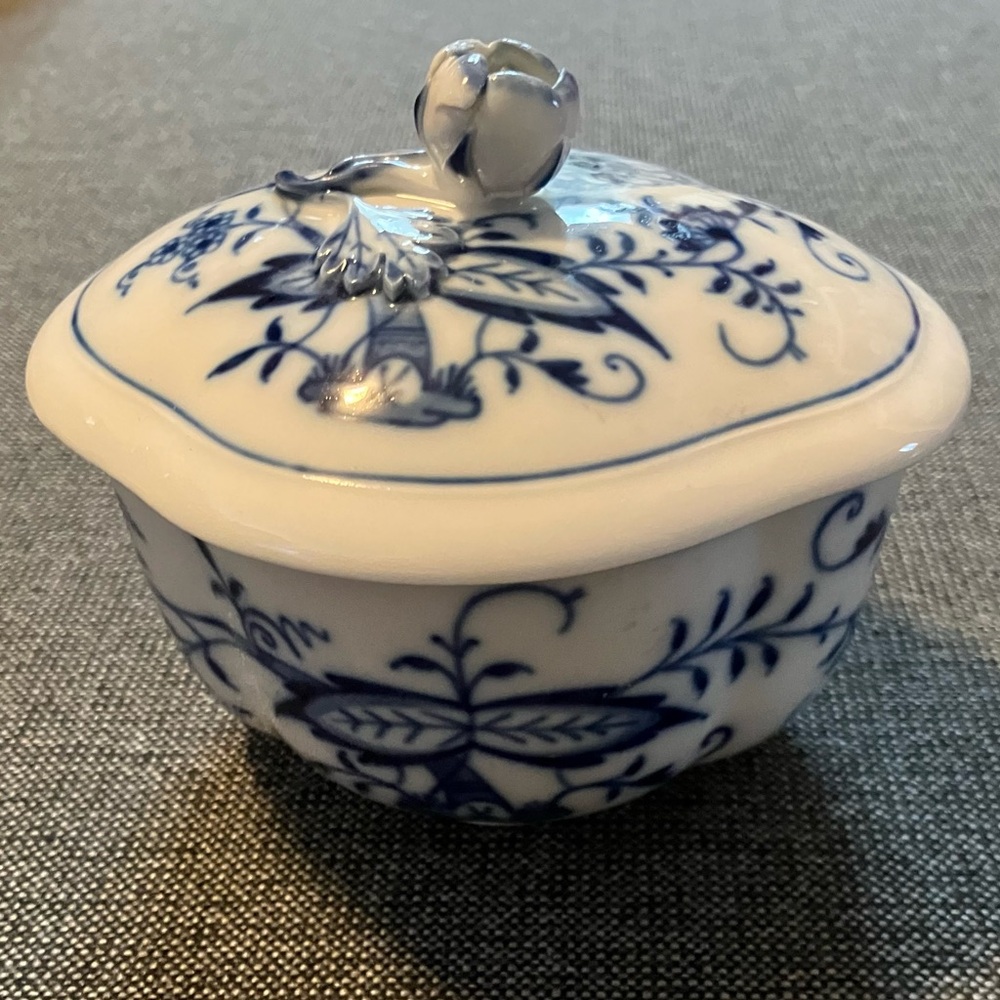 1950s Meissen Porcelain Blue Onion Lidded Box